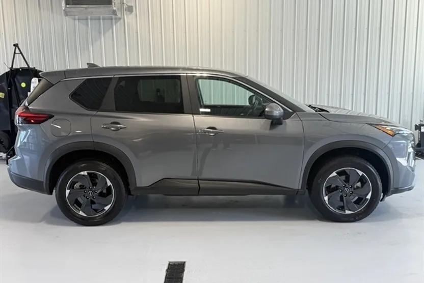 2024 Nissan Rogue SV photo 1