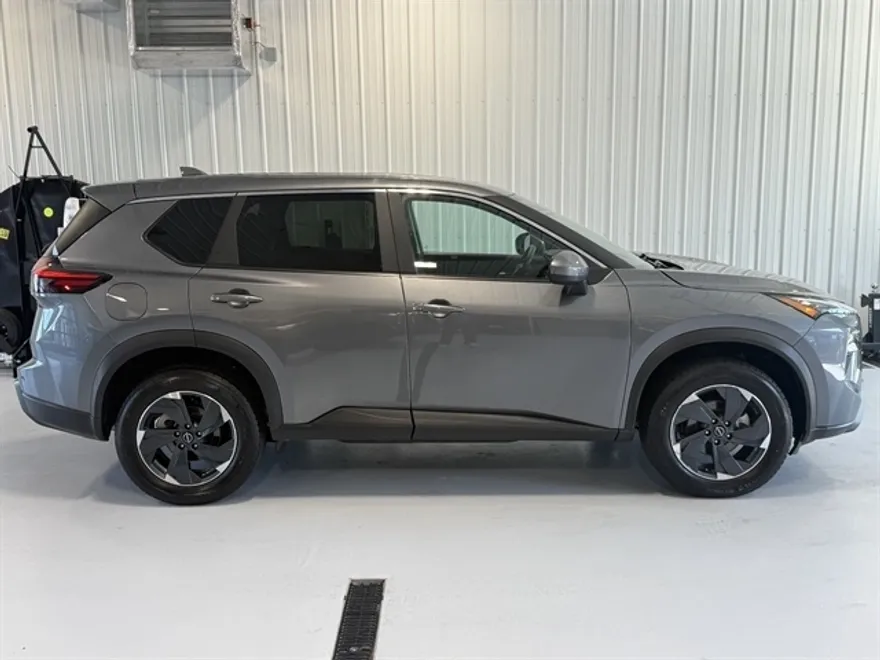 2024 Nissan Rogue SV photo 1