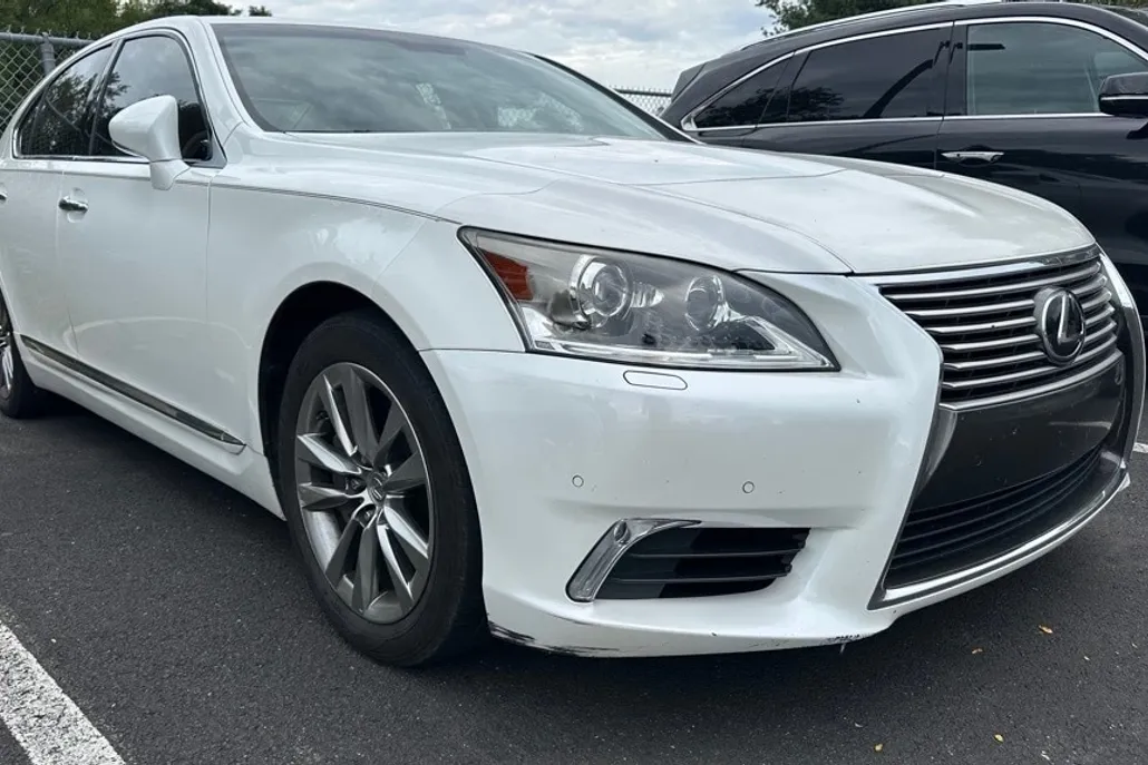 2015 Lexus LS 460 photo 1