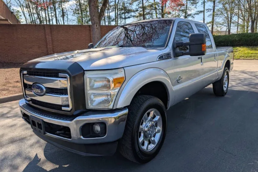 2013 Ford F-250 Lariat photo 1