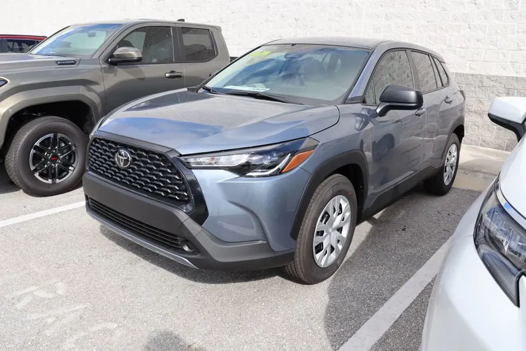 2024 Toyota Corolla Cross L photo 1
