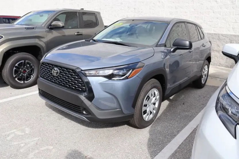 2024 Toyota Corolla Cross L photo 1