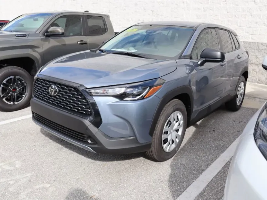 2024 Toyota Corolla Cross L photo 1