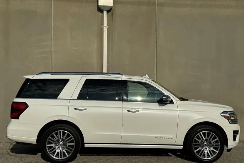 2022 Ford Expedition Platinum photo 1