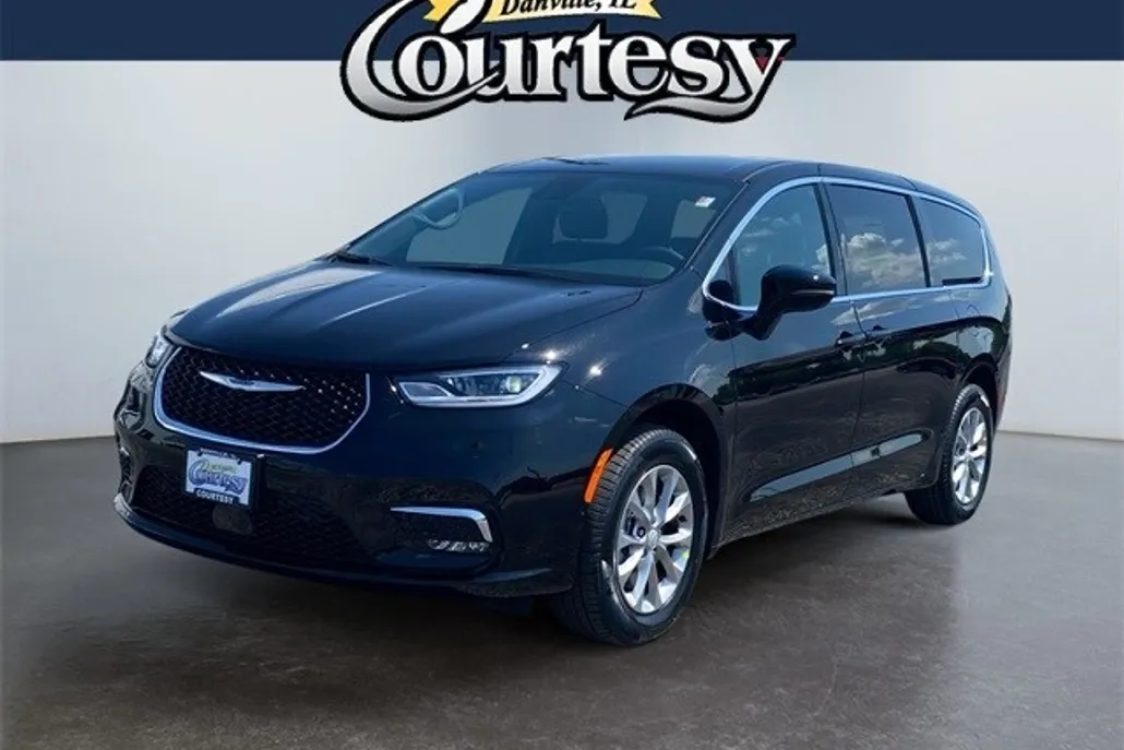 2026 Chrysler Pacifica photo 1