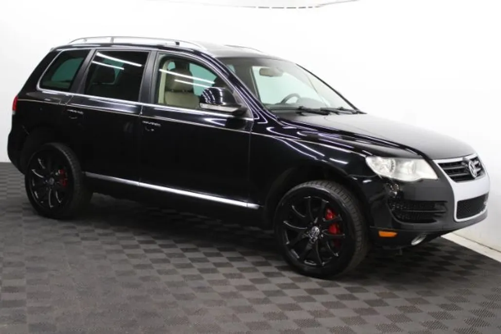 2010 Volkswagen Touareg V6 TDI photo 1