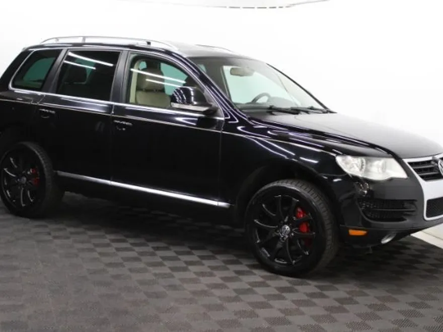 2010 Volkswagen Touareg V6 TDI photo 1