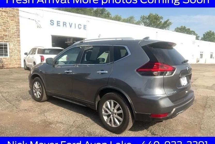 2018 Nissan Rogue SV photo 1