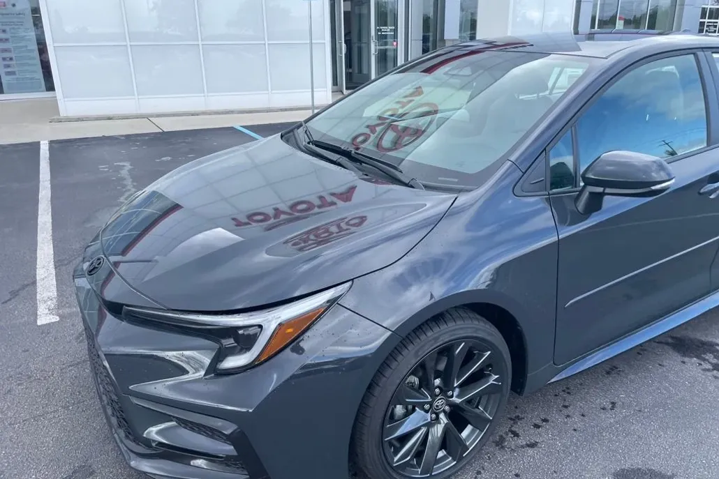 2026 Toyota Corolla SE photo 1