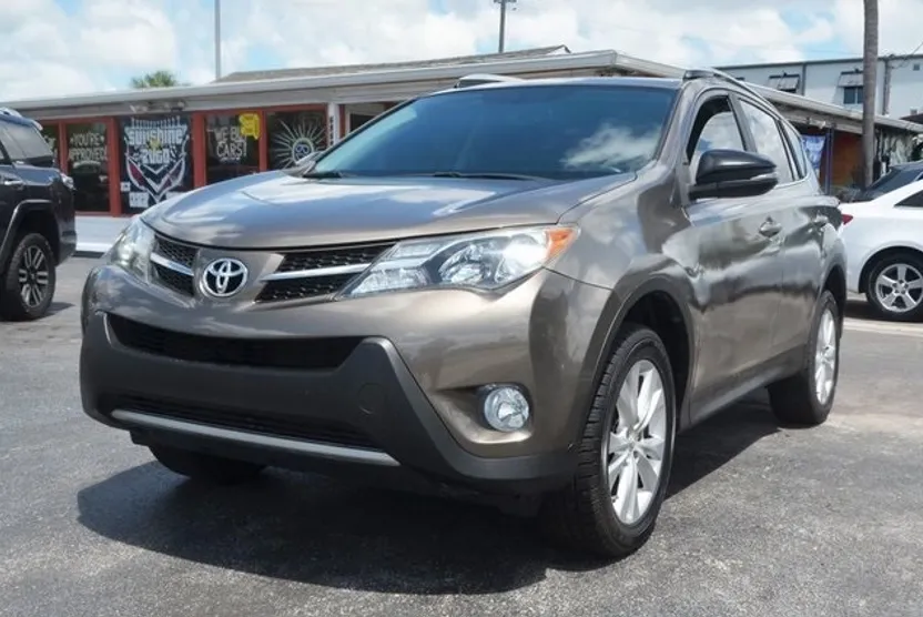 2015 Toyota RAV4 XLE photo 1