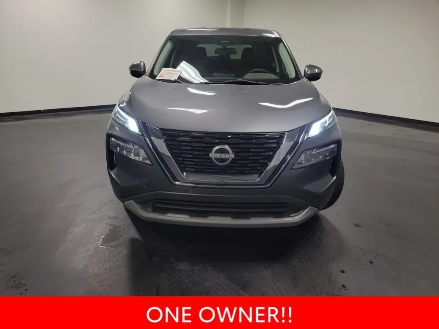 2022 Nissan Rogue SV photo 1