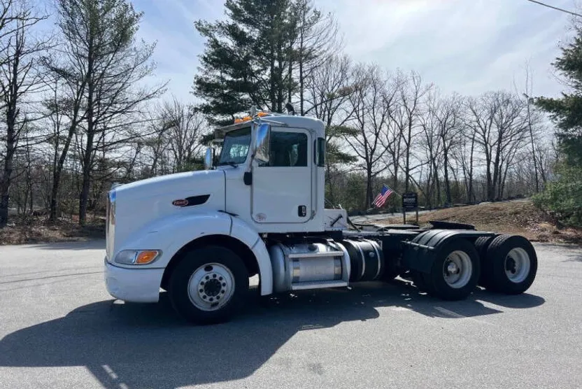 2013 Peterbilt 384 photo 1