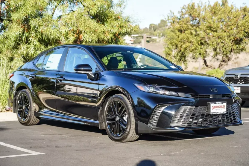 2026 Toyota Camry SE photo 1