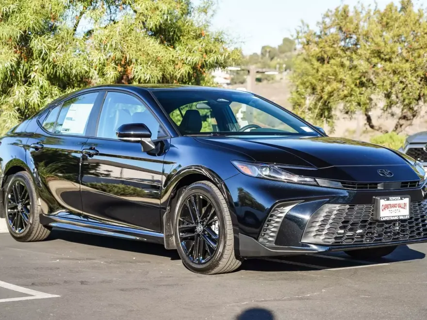 2026 Toyota Camry SE photo 1