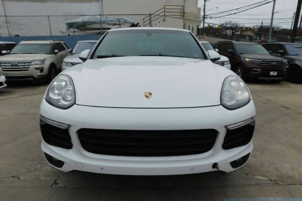 2016 Porsche Cayenne photo 1