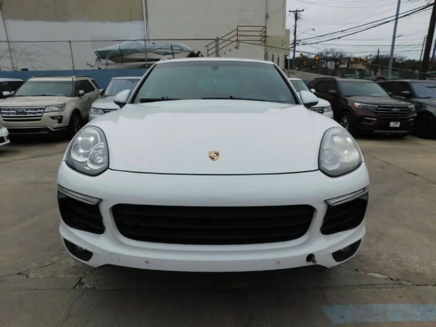 2016 Porsche Cayenne photo 1