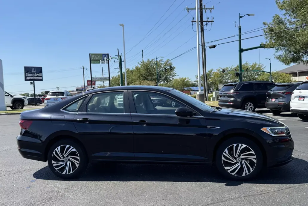 2021 Volkswagen Jetta 1.4T SEL photo 1