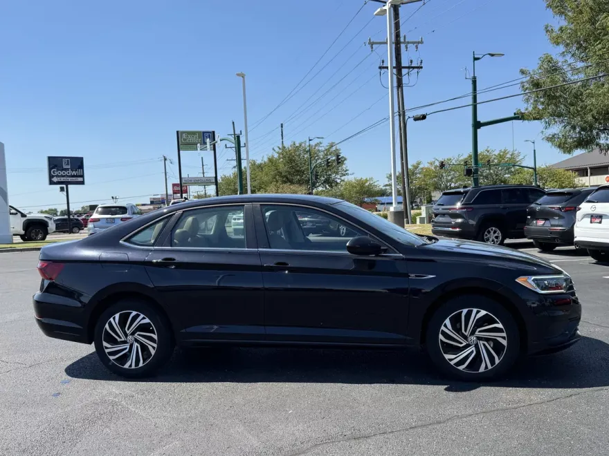 2021 Volkswagen Jetta 1.4T SEL photo 1