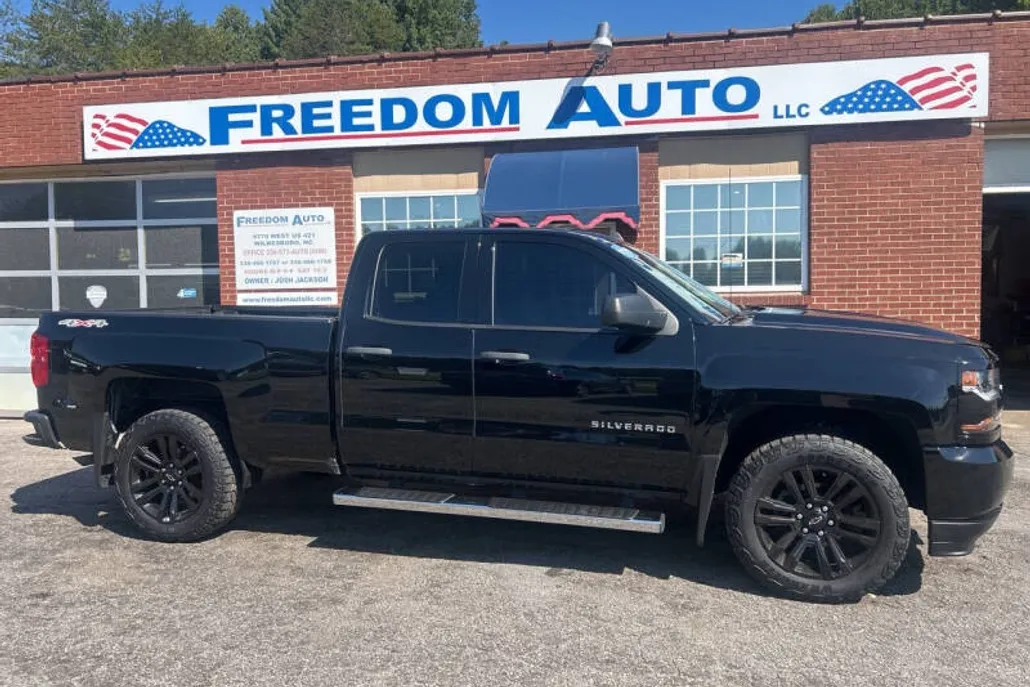 2019 Chevrolet Silverado 1500 Custom photo 1
