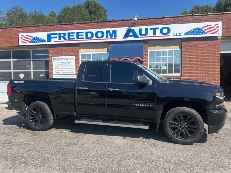 2019 Chevrolet Silverado 1500 Custom photo 1