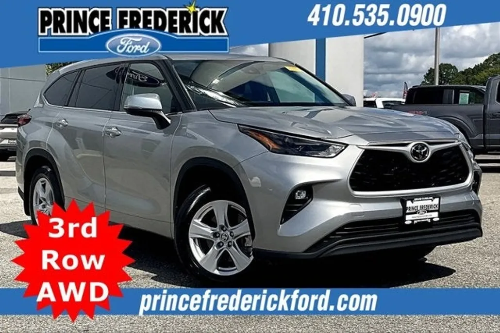 2022 Toyota Highlander LE photo 1