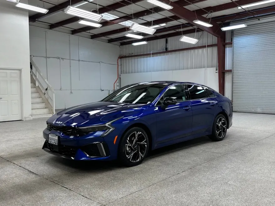 2025 Kia K5 GT-Line photo 1