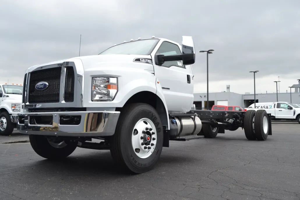2025 Ford F-750 SuperCab photo 1