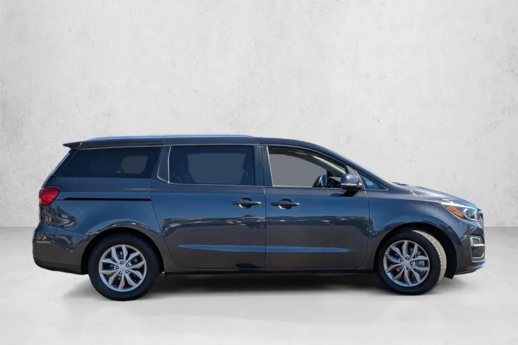 2021 Kia Sedona EX photo 1