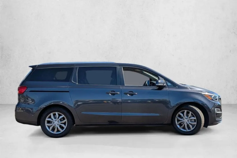 2021 Kia Sedona EX photo 1