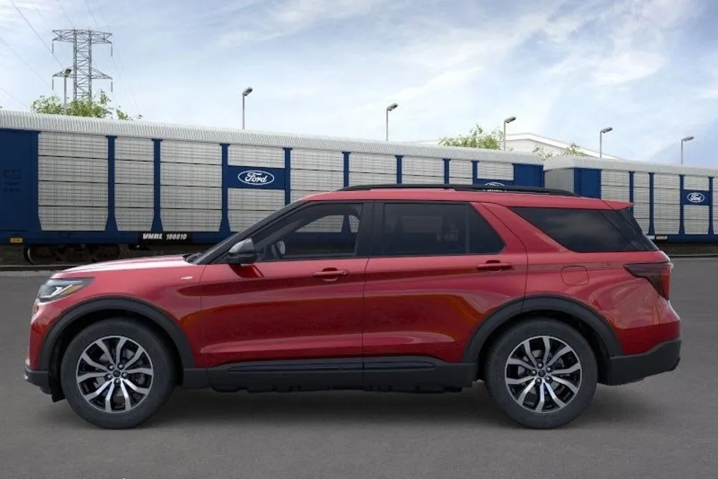 2025 Ford Explorer ST-Line photo 1