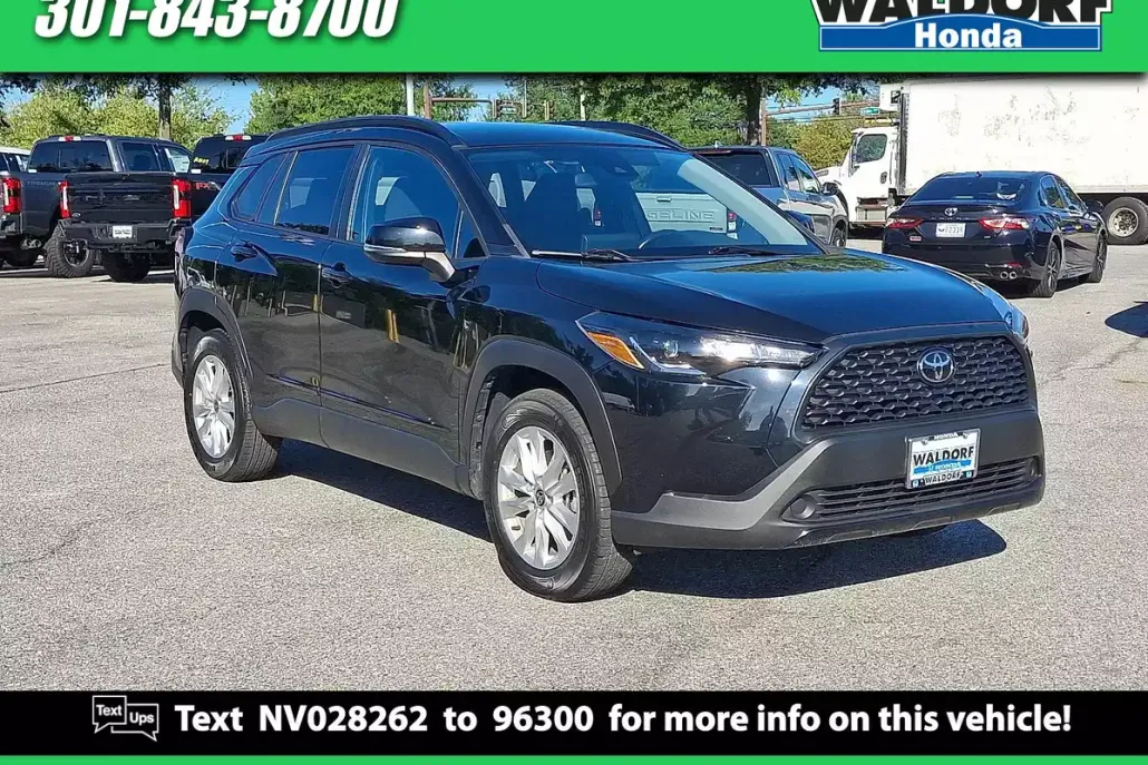 2022 Toyota Corolla Cross LE photo 1