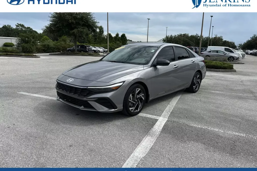2025 Hyundai Elantra SEL Sport photo 1