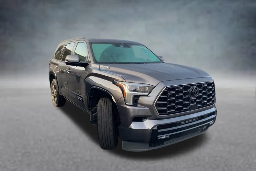 2024 Toyota Sequoia Platinum photo 1