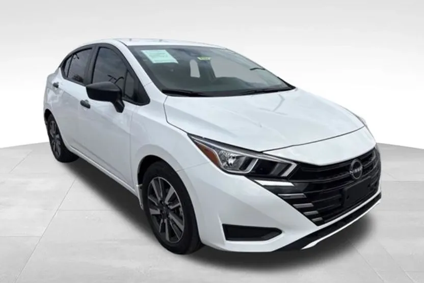 2024 Nissan Versa 1.6 S photo 1