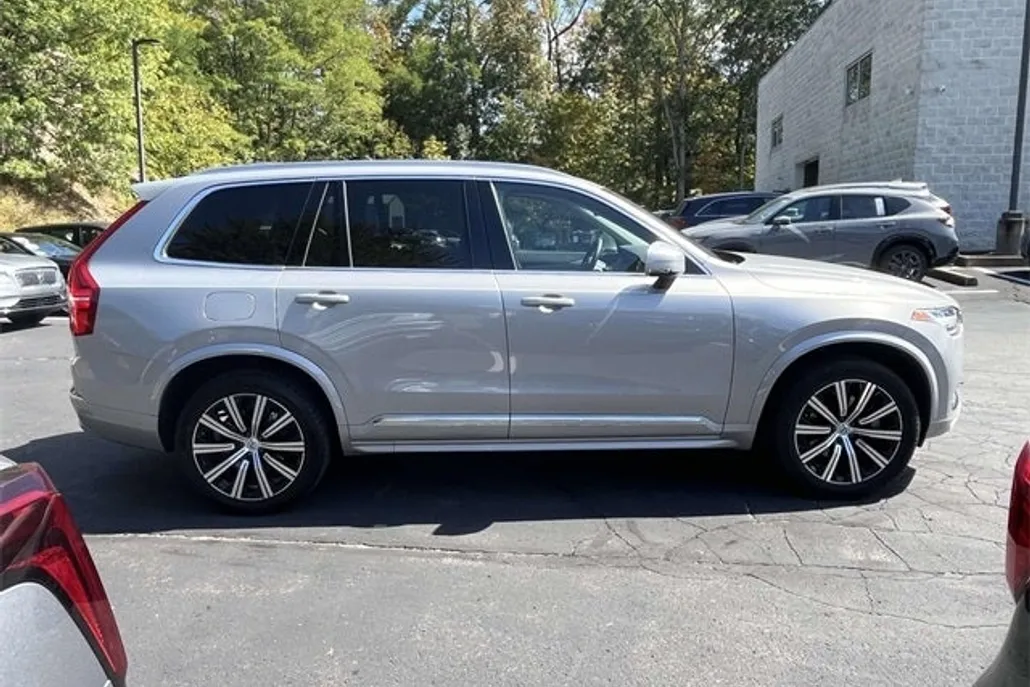 2025 Volvo XC90 B5 Core photo 1