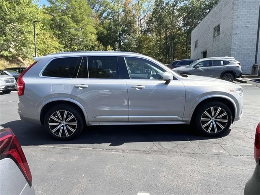 2025 Volvo XC90 B5 Core photo 1