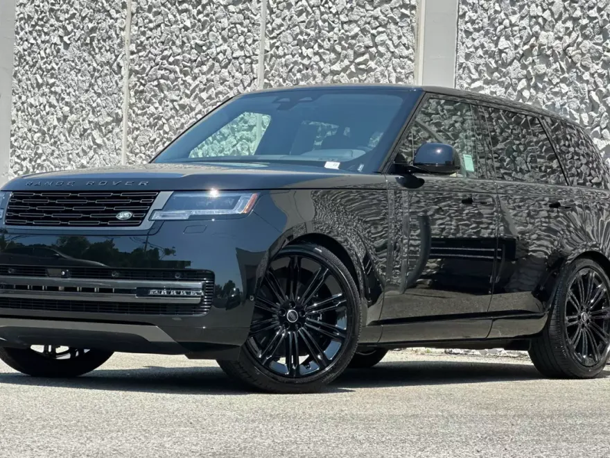 2025 Land Rover Range Rover SE photo 1