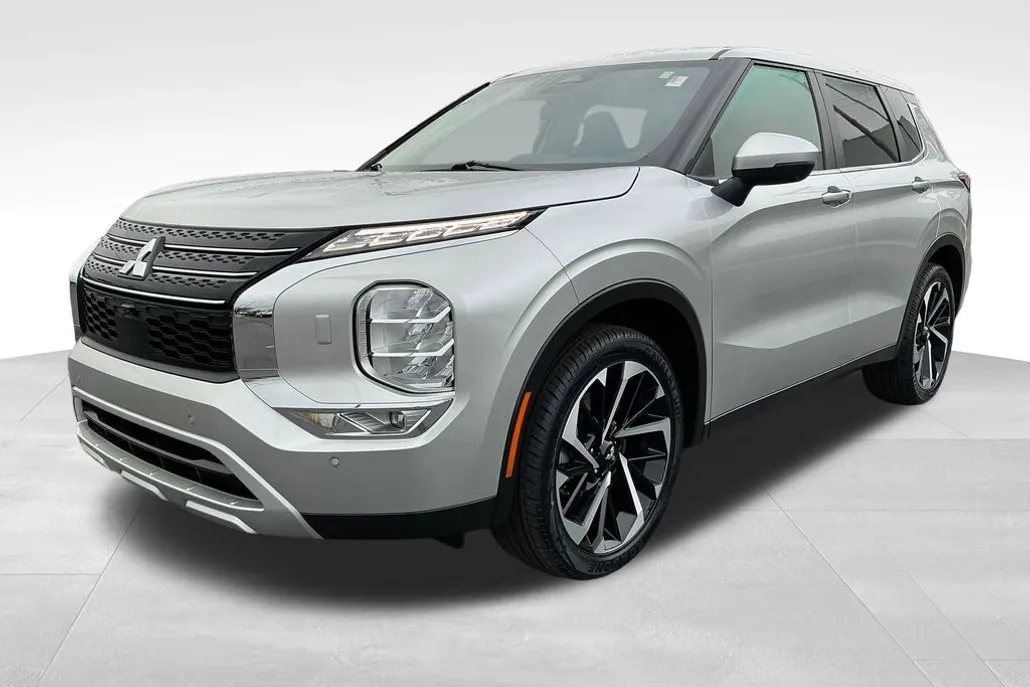 2022 Mitsubishi Outlander SE photo 1