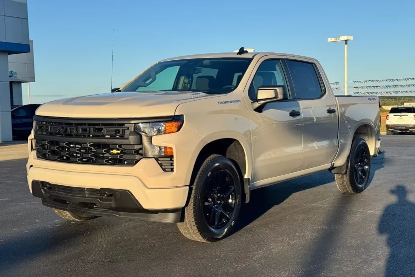 2026 Chevrolet Silverado 1500 Custom photo 1