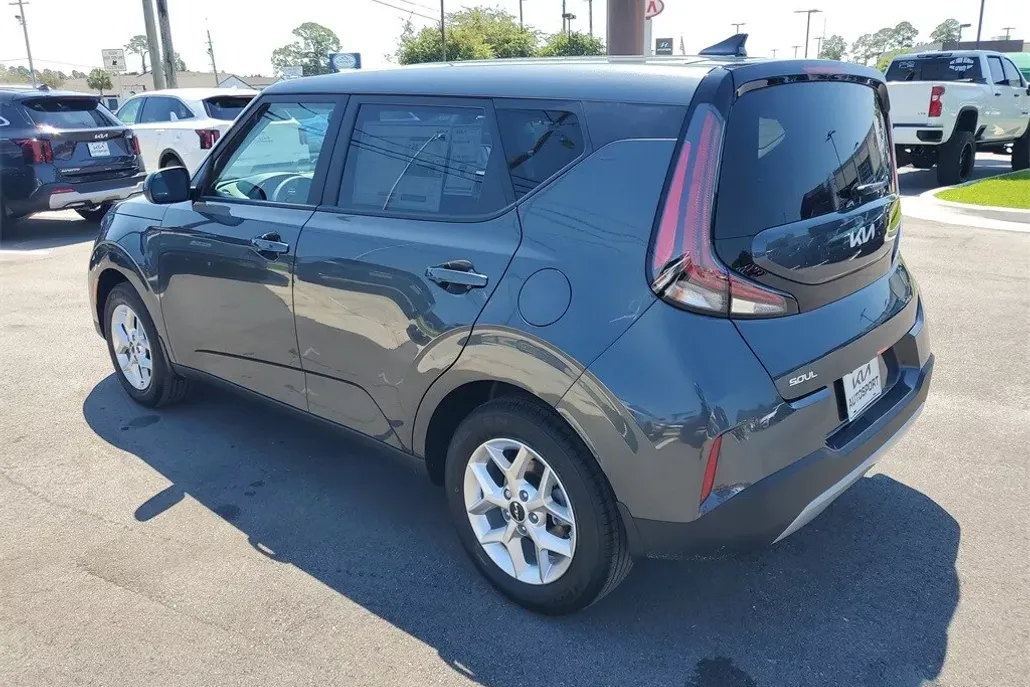 2025 Kia Soul S photo 1