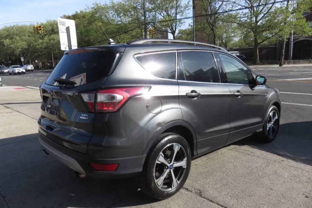 2018 Ford Escape SEL photo 1