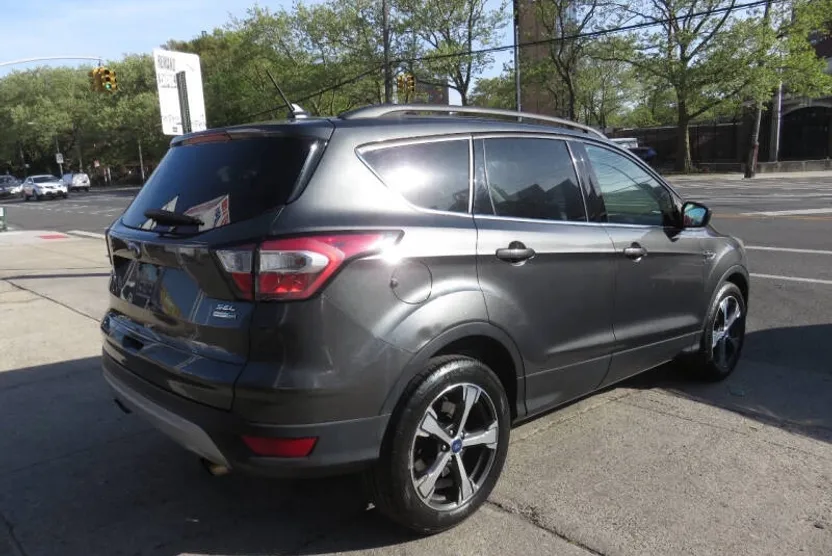 2018 Ford Escape SEL photo 1