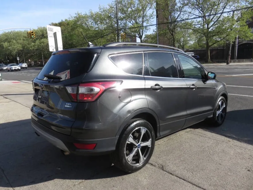 2018 Ford Escape SEL photo 1