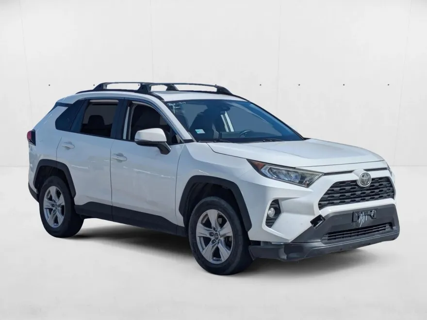 2019 Toyota RAV4 XLE photo 1