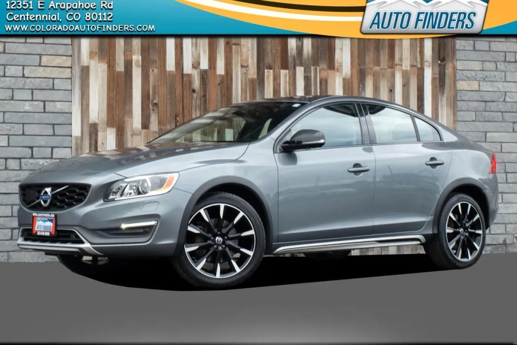 2016 Volvo S60 Cross Country photo 1