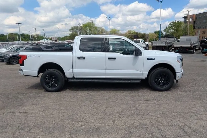 2025 Ford F-150 Lightning XLT photo 1