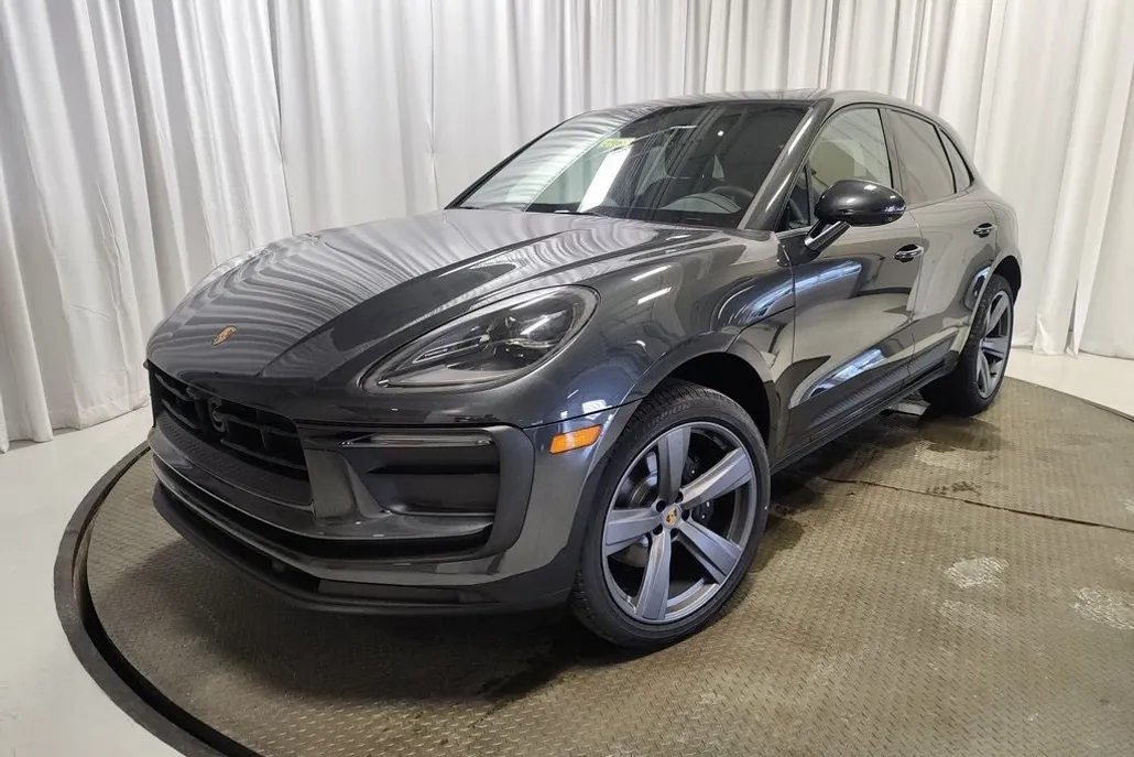 2025 Porsche Macan T photo 1