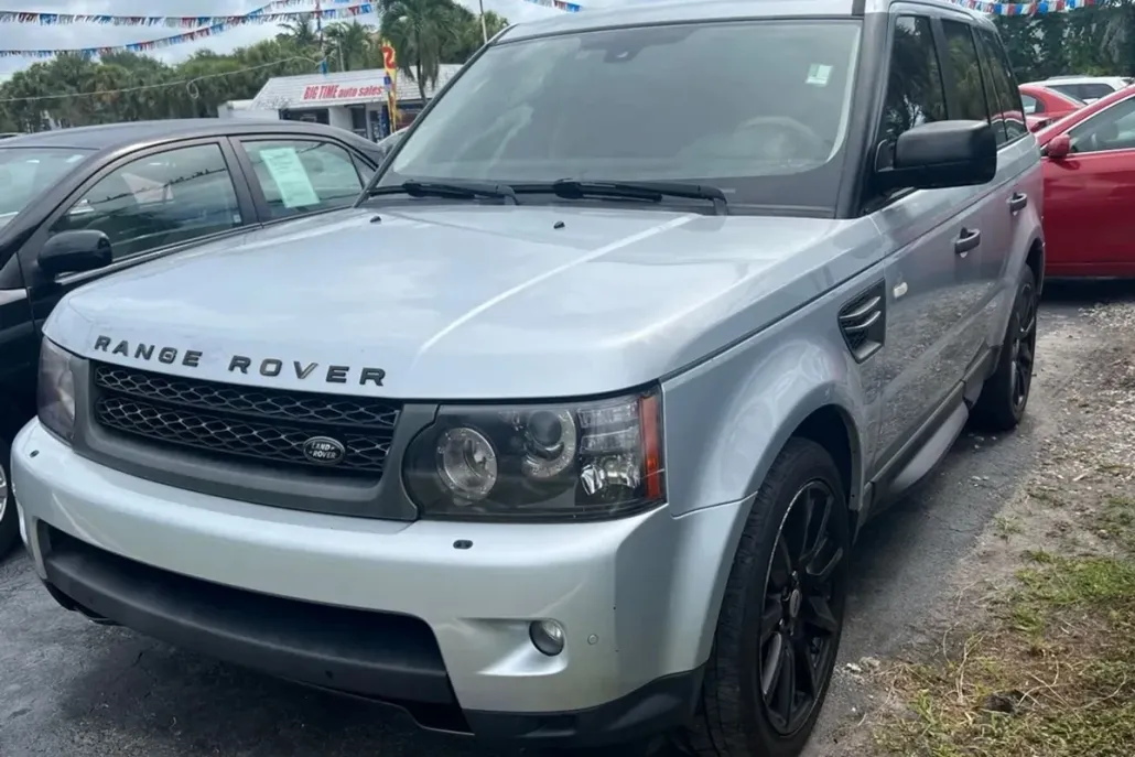 2010 Land Rover Range Rover Sport HSE photo 1