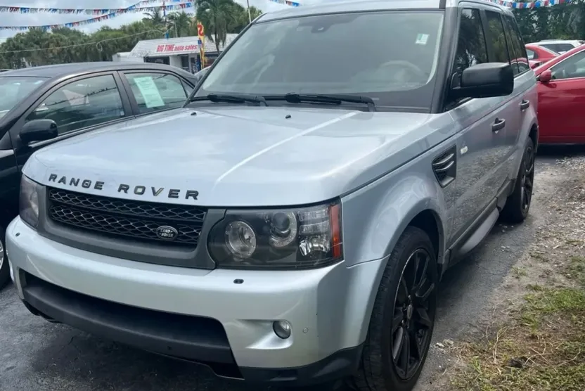 2010 Land Rover Range Rover Sport HSE photo 1