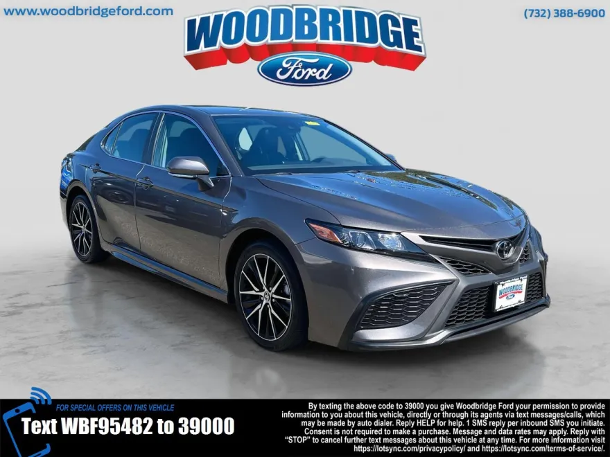 2024 Toyota Camry SE photo 1